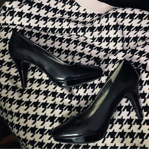 Black leather healed pumps size 8